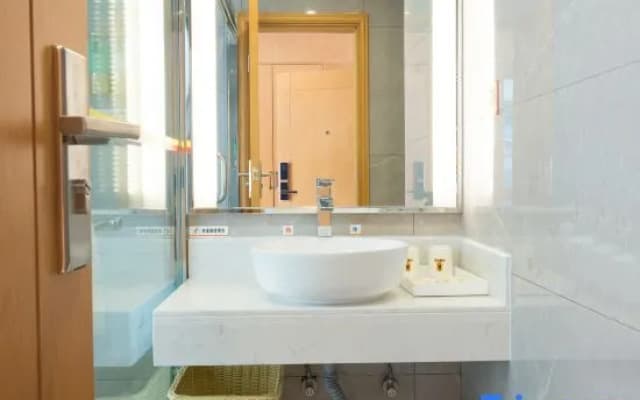 New pearl Hotel