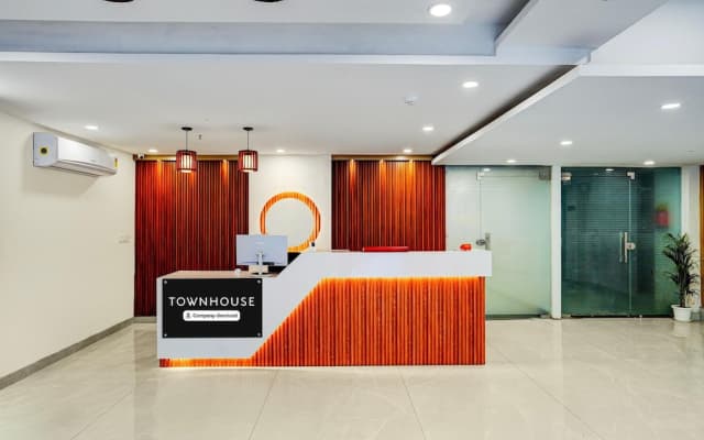 Townhouse Oak Sector 18 Metro Station