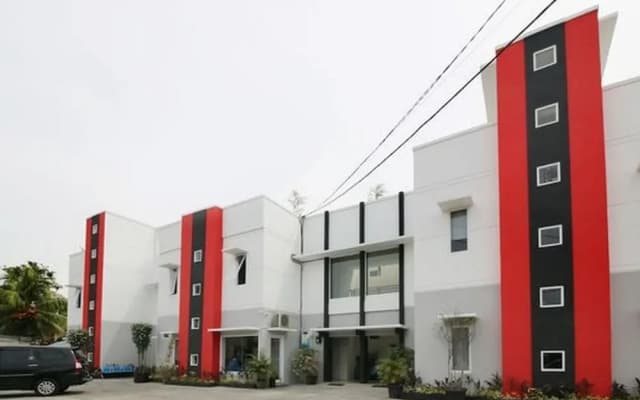 RedDoorz Plus Syariah @ Polamas Andalas