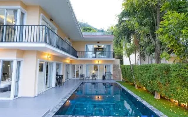 *Ocean View 4BR w/ Private Pool & Rooftop V179