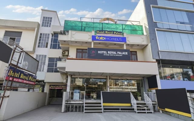 Fabhotel Royal Palace I
