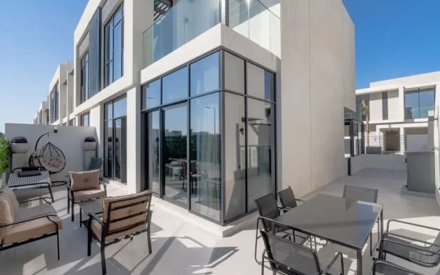 Luxury townhouse in Al Danah Bay