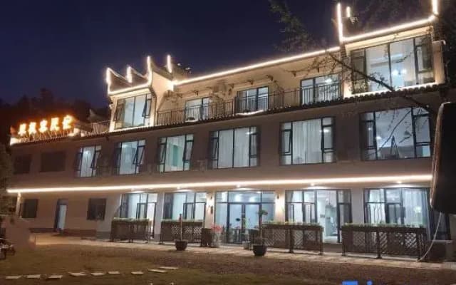 Peach Huatan Cuifengzhai Homestay, Luxian County