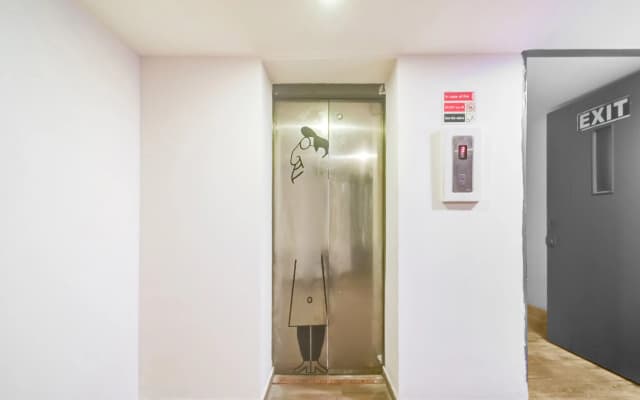Deluxe Super Townhouse Lakdikapul