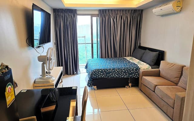 Budget Studio Condo With Resort-style Pool - Laguna Beach Resort 1, Jomtien