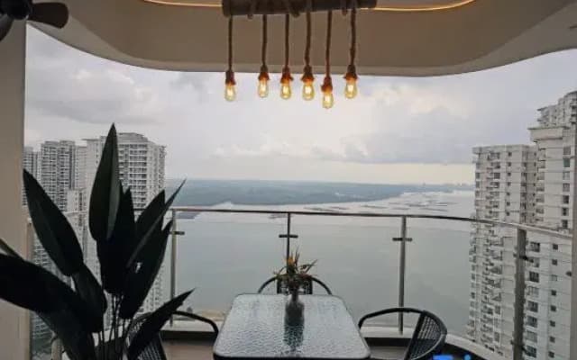 Luxury Premium 2BR Danga bay Bathtub