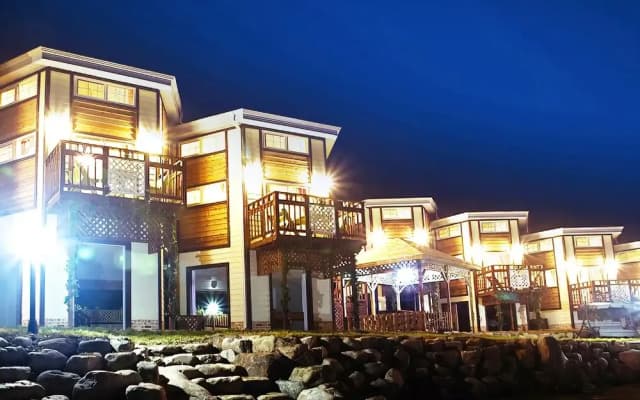 Muju Crayon Pension