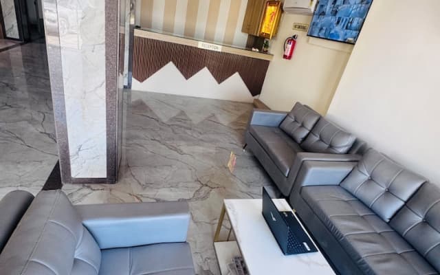 Hotel Purvi By Vilaasitaa Indore