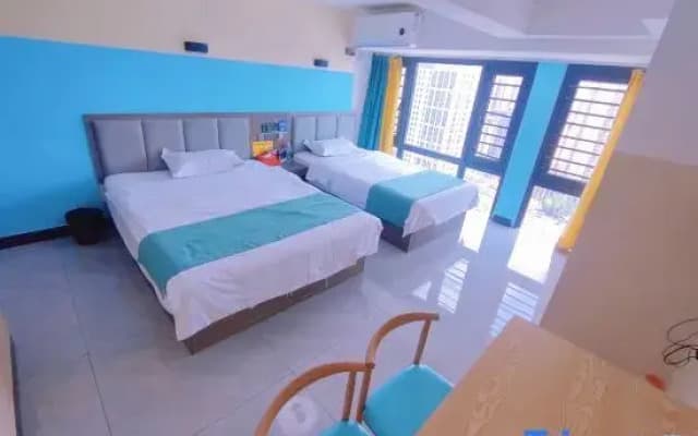 Qizige Homestay (Neijiangbei Railway Station Chuanhua Plaza)