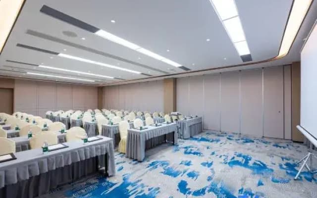 Xuzhou Yunlong Lake Zhushan Scenic Area Atour Hotel