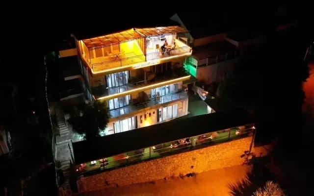 Just Dream Suites Hotel