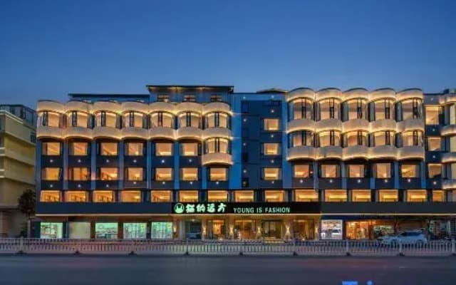 Cat's Distance Hotel (Dali Erhai Park High Speed Rail Station)