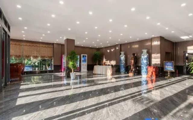 Zhanhe Hotel (Pingdingshan Railway Station Branch)