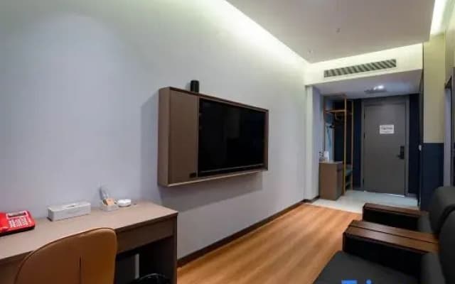 Holiday Inn Burqin Border Town