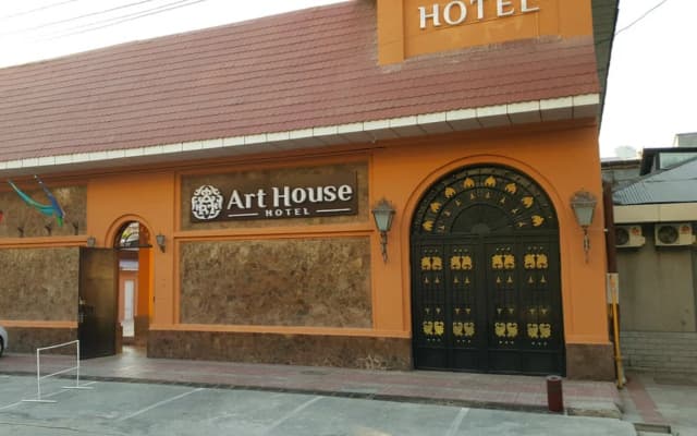 Art House (Арт Хаус)