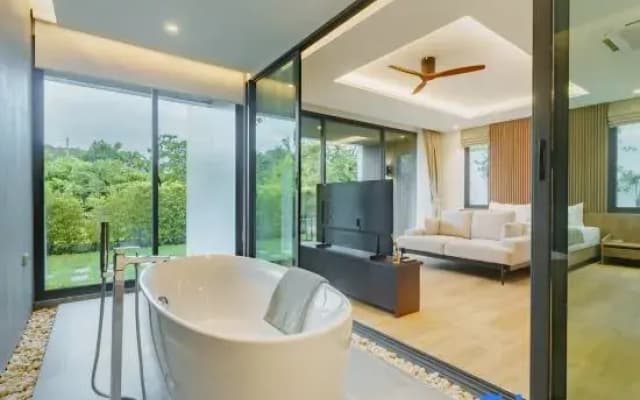 Niva Villa | Modern & Lake View near Phuket town