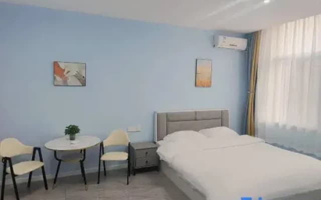 Qingyuan Xiaozhan Homestay (Ice and Snow World Store)