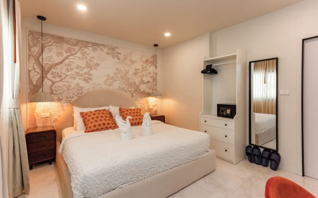 Newly Renovated Pool Villa with BBQ V296