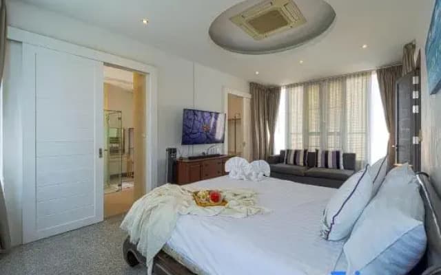 Luxury 4 Bedroom Pool VillaPV8)