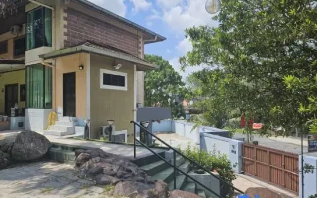 Blue Robin Homestay.