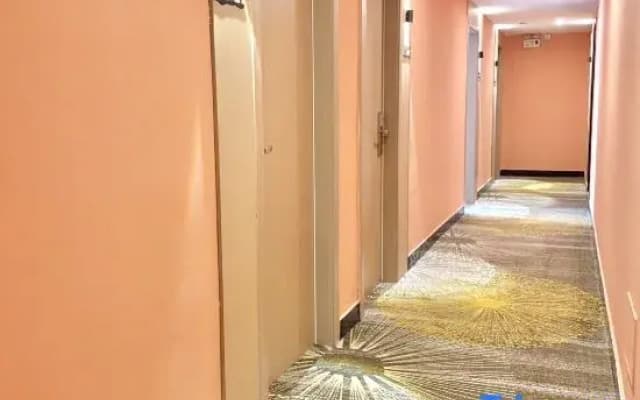 Xinyang Bauhinia Hotel