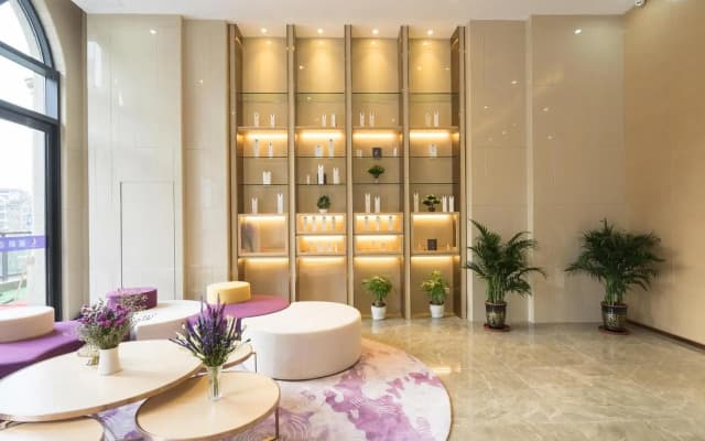 Lavande Hotel Jingmen Planet World City