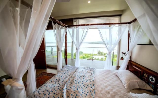 Del Lago Farms by Vista Rooms