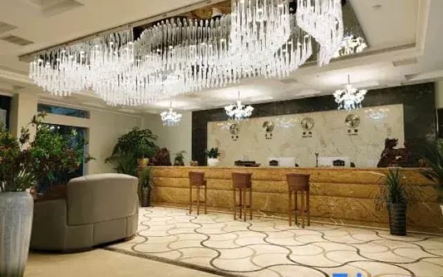 Zhenxiong Qingtian Business Hotel