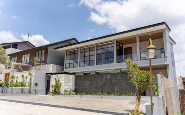 Diamond Hill 10 Br Heated Pool