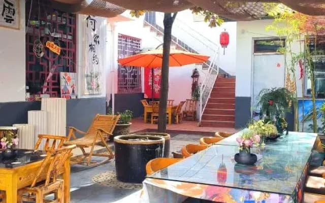 Baoji Yunjuxiaoyuan Homestay (Xifu Old Street)