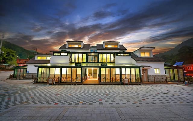 Muju La Vieen Rose Pension