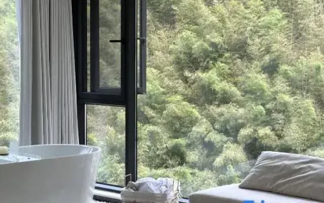 Anji Riverside Inn
