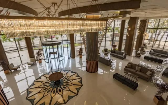 Shimall Deluxe Hotel