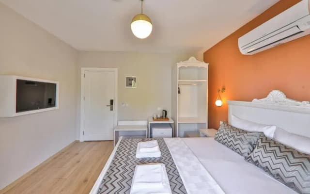 Lora Kas Otel