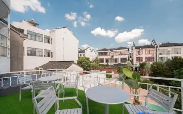 Cloud Designer Hostel (west gate scenic spot shop)