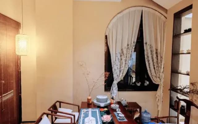 Taohua Island Jianghu Hot Spring Homestay Hotel (Xinzhou Ancient City Branch)