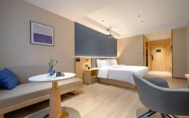 Elong Anjoy Hotel (Urumqi High-speed Railway Station)