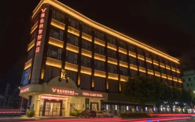 Vienna Classic Hotel (Huizhou Boluo Shiwan Park)