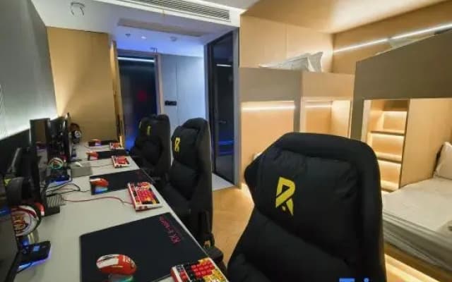 KK E-Sports Hotel (Zhongshang Jianghu MALL)