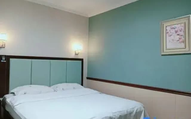 Zhongmu Peak Film & Television Hotel
