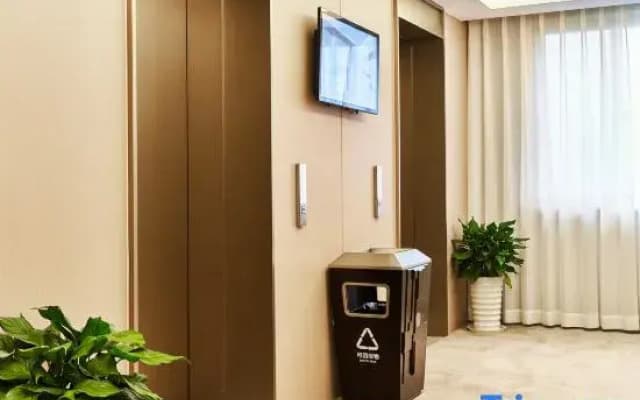 Yuhai Elegant Hotel (Ningbo Qianwan New Area Lishi Plaza )