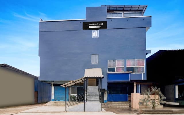 Super Townhouse IG Athletic Stadium