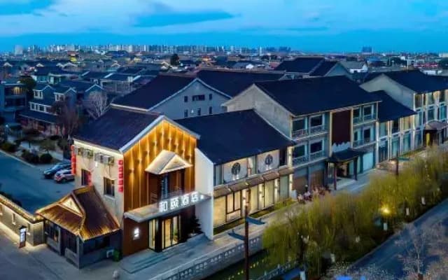 Heyi Zige Hotel (Huai'an Enlai Memorial Hall Hexia Ancient Town Scenic Area Branch)