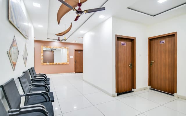 Super Collection O Indore Near Omax City 1