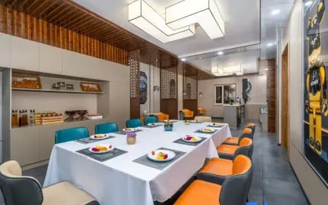 R ROYALSS HOTEL (Hohhot Saihan District Jinqiao Economic Development Zone)