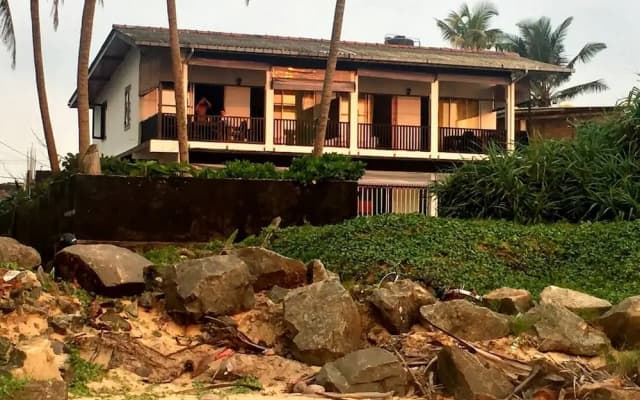 Beach Villa Yin Near Hikkaduwa, With Pool and Cook - Semi-detached House