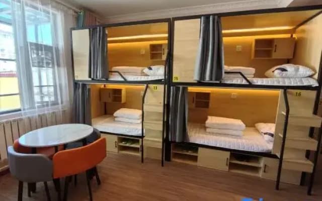 Yaju Homestay Youth Hostel (Dukezong Ancient City East Gate)