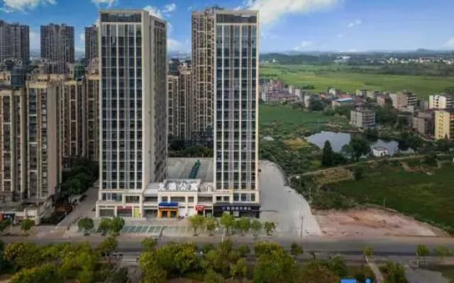 Yinchi Business Hotel (Jinxian County IM Plaza)