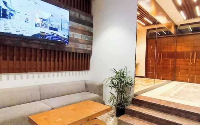 Hotel Lake View -Near Sukhna Lake