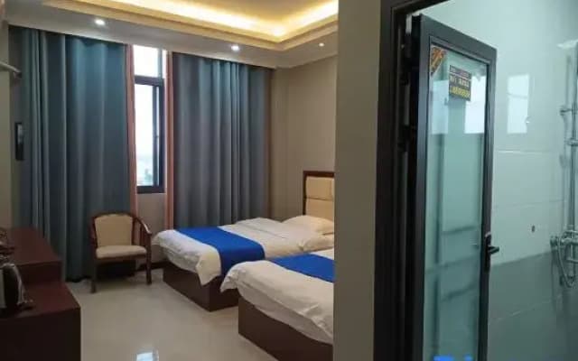 Luoping Zhijia Hotel